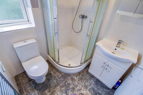 EN SUITE SHOWER ROOM/W.C.