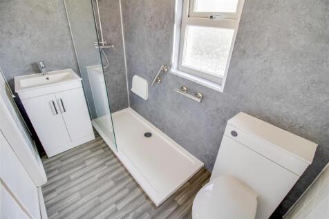 SHOWER ROOM/W.C.