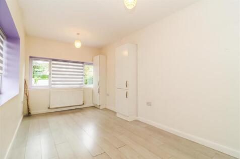 SNUG (CONVERTED GARAGE)
