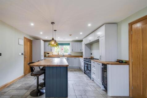 KITCHEN/BREAKFAST ROOM