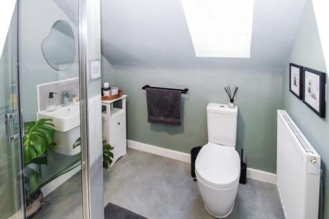 EN SUITE SHOWER ROOM/W.C.