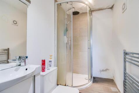 EN SUITE SHOWER ROOM/W.C.