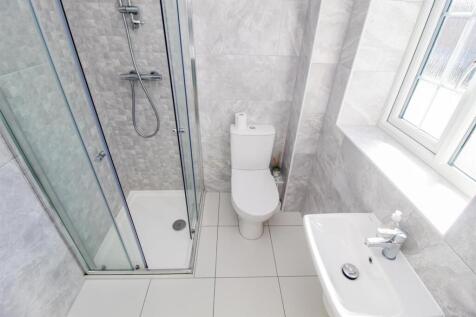 EN SUITE SHOWER ROOM/W.C.