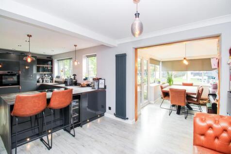 KITCHEN BREAKFAST SITTING ROOM