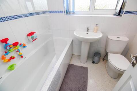 EN SUITE BATHROOM/W.C.