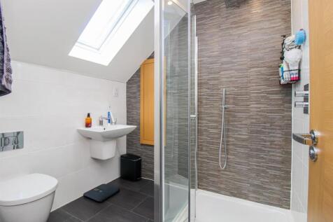 EN SUITE SHOWER ROOM