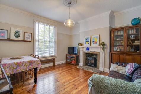 SITTING/DINING ROOM