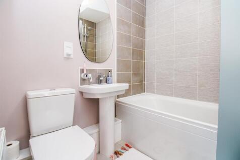 EN SUITE BATHROOM