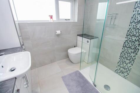SHOWER ROOM/W.C.