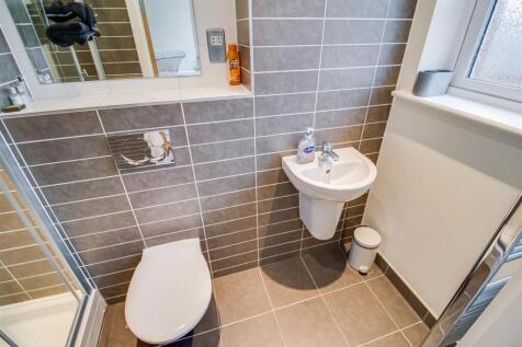 EN SUITE SHOWER ROOM