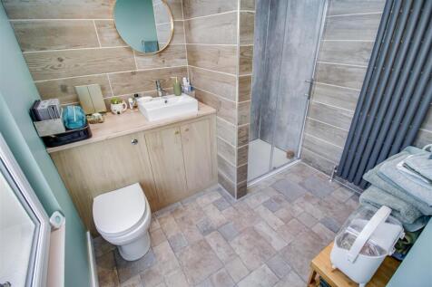 EN SUITE SHOWER ROOM/W.C.