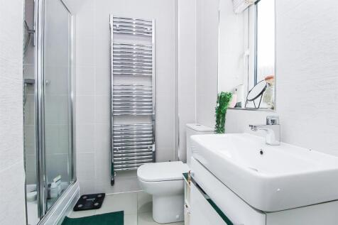 EN SUITE SHOWER ROOM