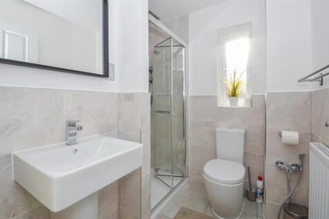 EN SUITE SHOWER ROOM