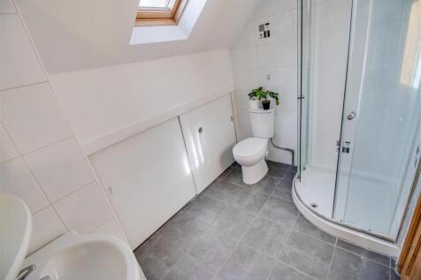 EN SUITE SHOWER ROOM/W.C.