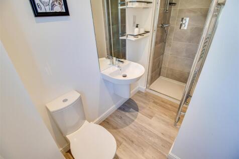 EN SUITE SHOWER ROOM/W.C.