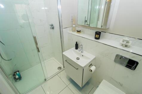 EN SUITE SHOWER ROOM/W.C.