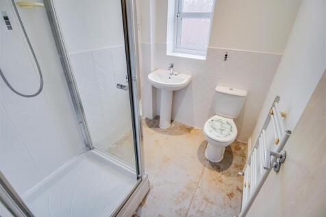 EN SUITE SHOWER ROOM/W.C.