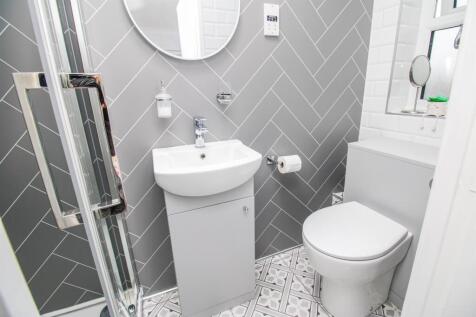 EN SUITE SHOWER ROOM