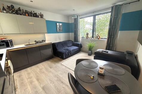 Living/dining are...
