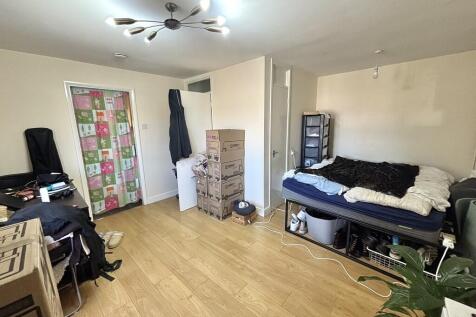 Bedroom/Living ar...