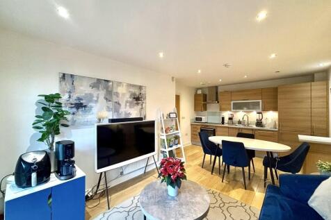 Living/Dining are...