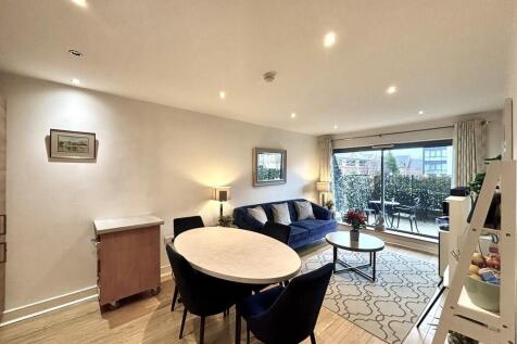 Living/Dining are...