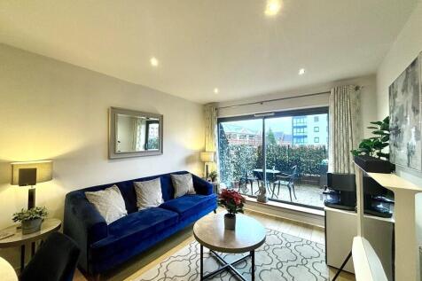 Living/Dining are...