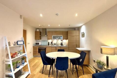 Living/Dining are...