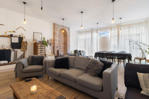 Sitting/Dining Area