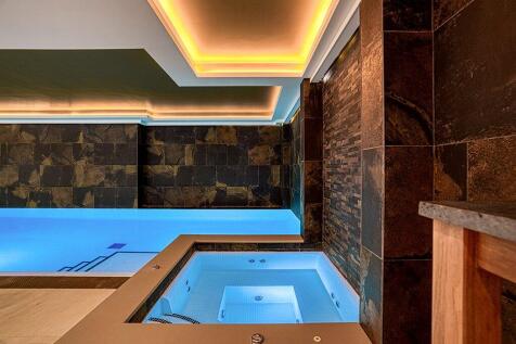 Jacuzzi and Pool