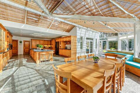 Dining/Kitchen