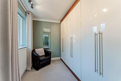 Bed 1 Dressing Room