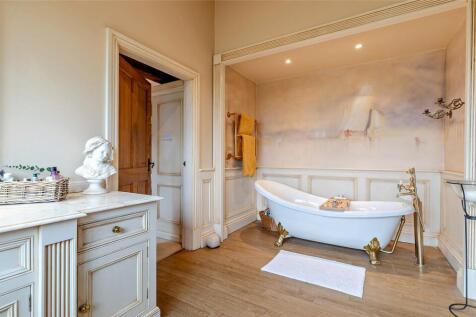 Bed 1 En Suite