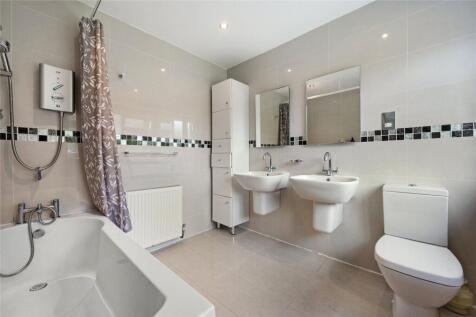 Bed One En Suite