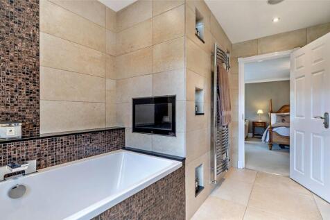 Bed One En Suite