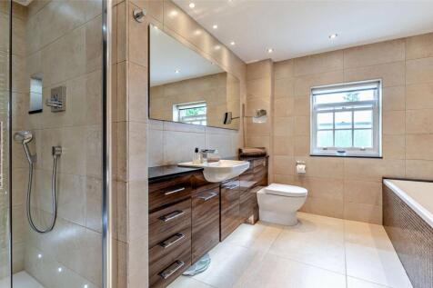 Bed One En Suite
