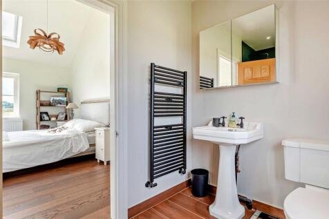 Bed One En Suite