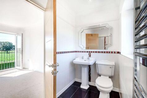 Bed One En Suite