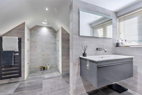 Bed 1 En Suite