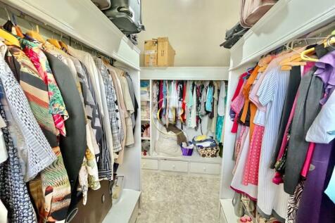 Master closet 