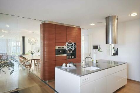 Kitchen Kitchen island Wooden floor