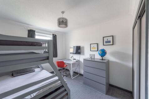 Bedroom 1.jpg
