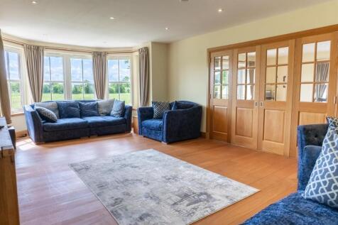 living room 5 .jpg