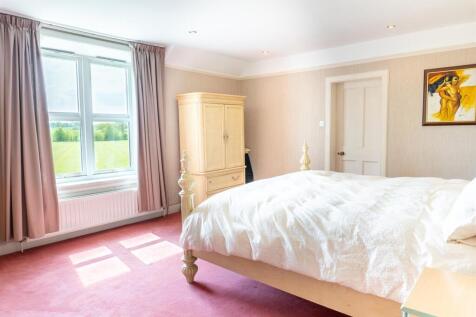 Master bedroom 1 .jpg