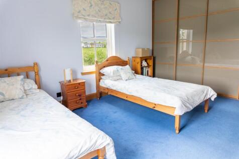 bedroom 4.jpg