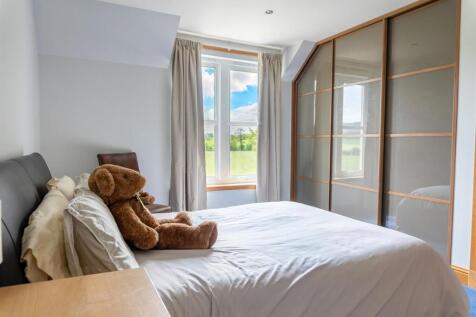bedroom 5 - 2.jpg