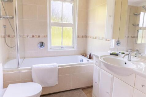 Family bathroom.jpg