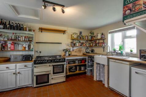 IMG_6844-HDRKitchen