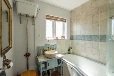 IMG_6715-HDRBathroom