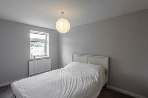 09-bedroom-1